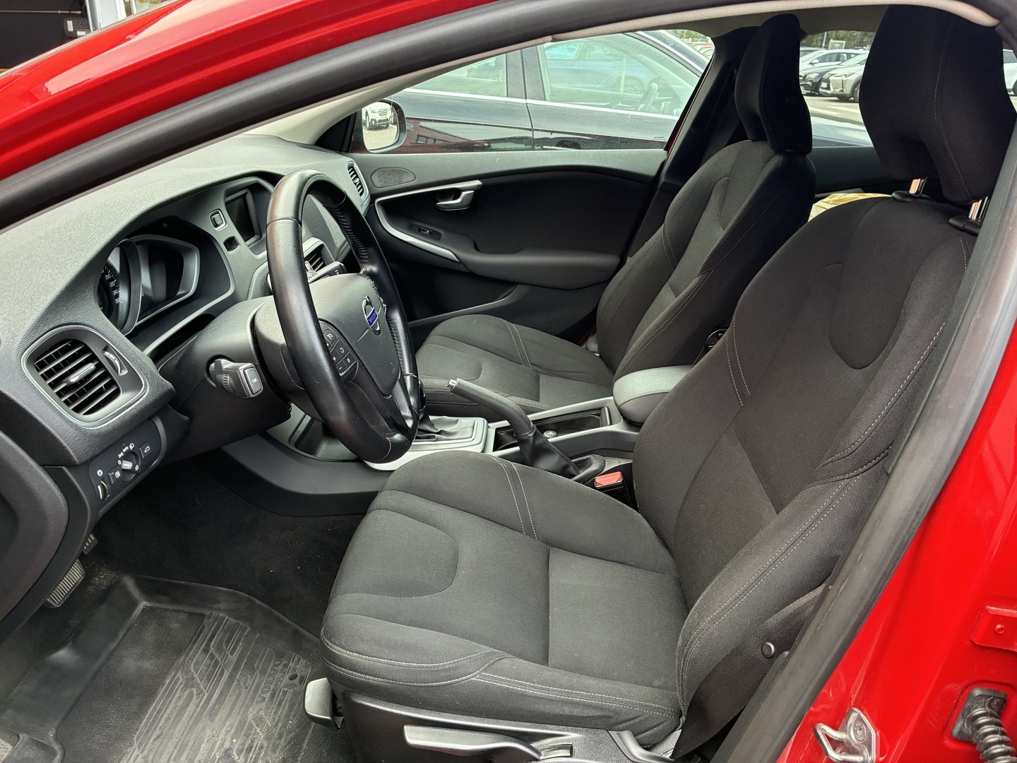 VOLVO V40 2014
