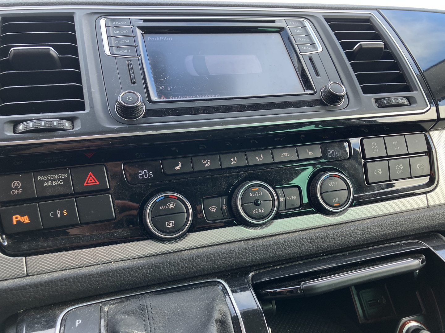 VOLKSWAGEN Multivan 2016