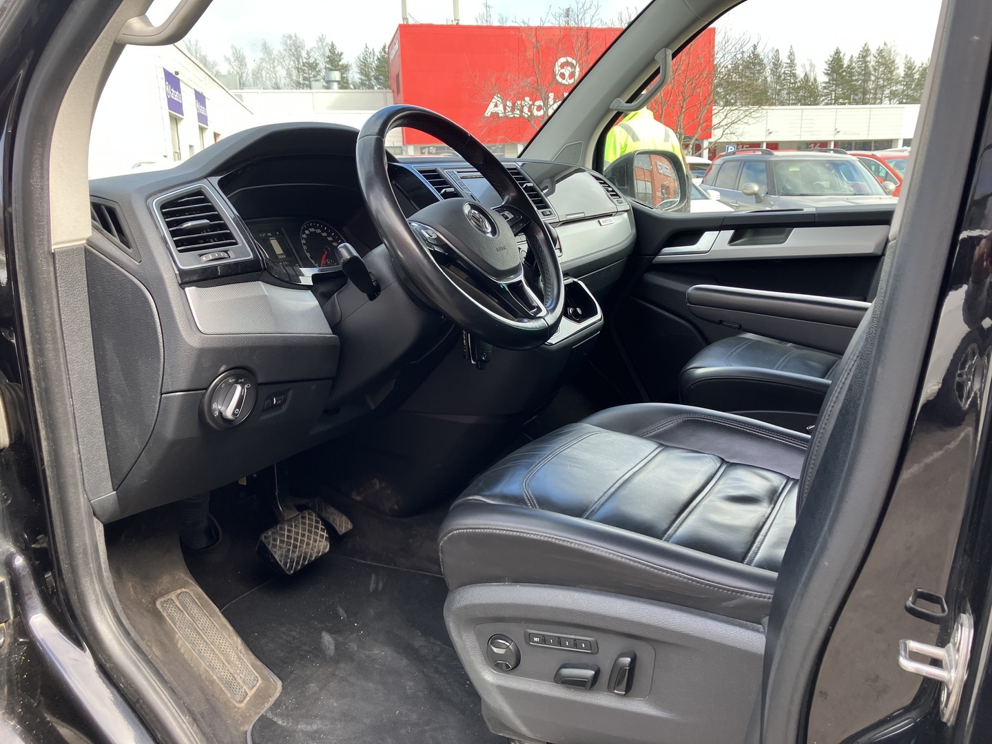 VOLKSWAGEN Multivan 2016