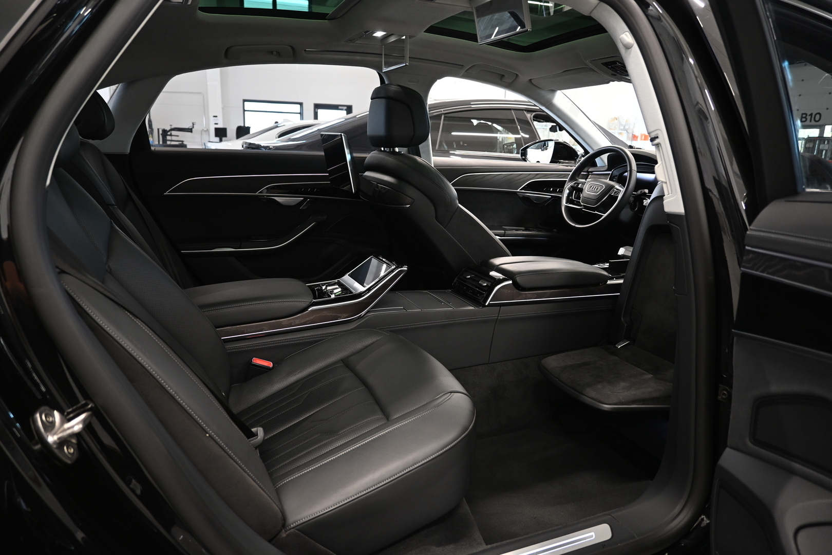 AUDI A8 2022