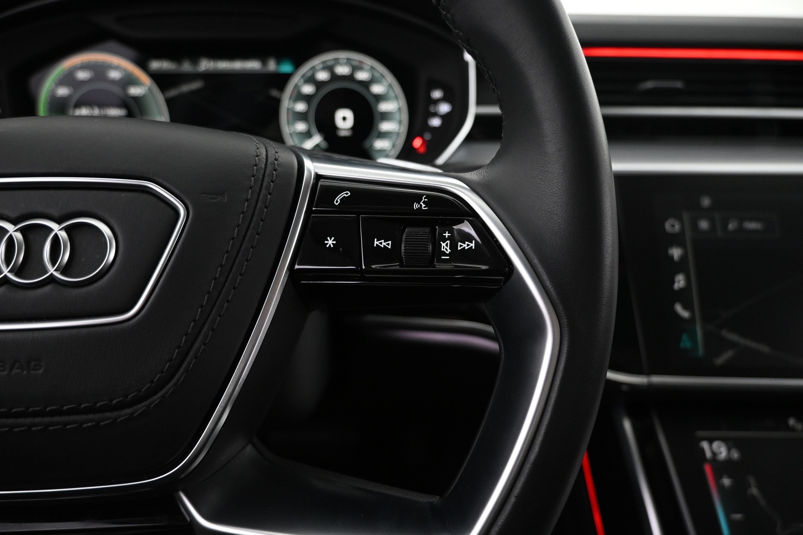 AUDI A8 2022