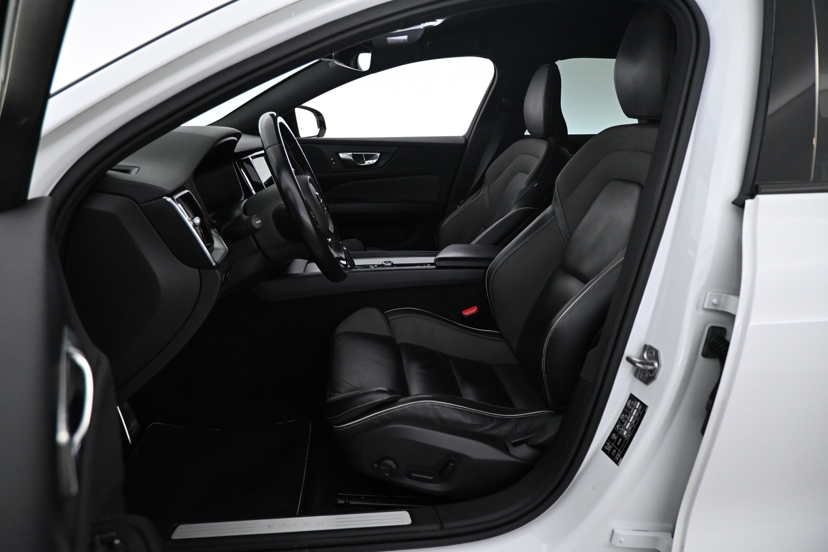 VOLVO V60 2021