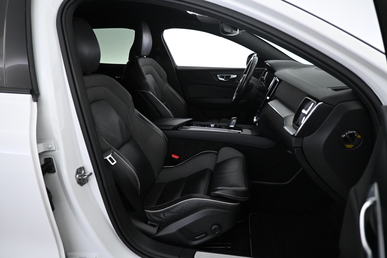 VOLVO V60 2021