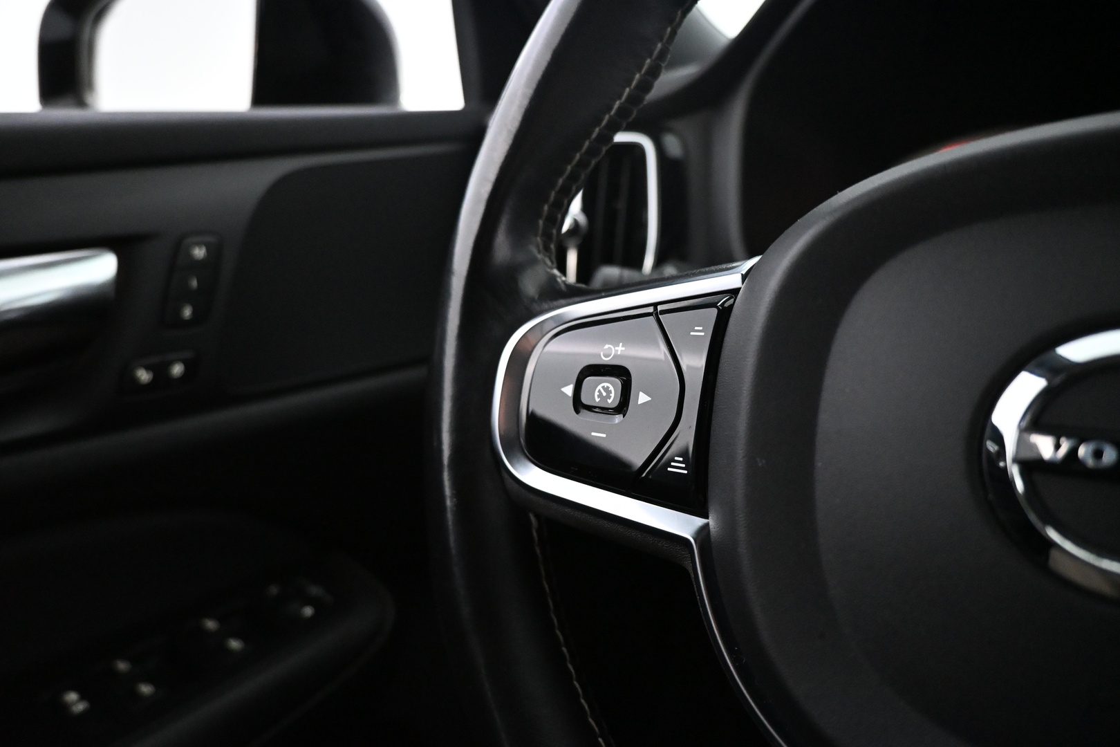 VOLVO V60 2021