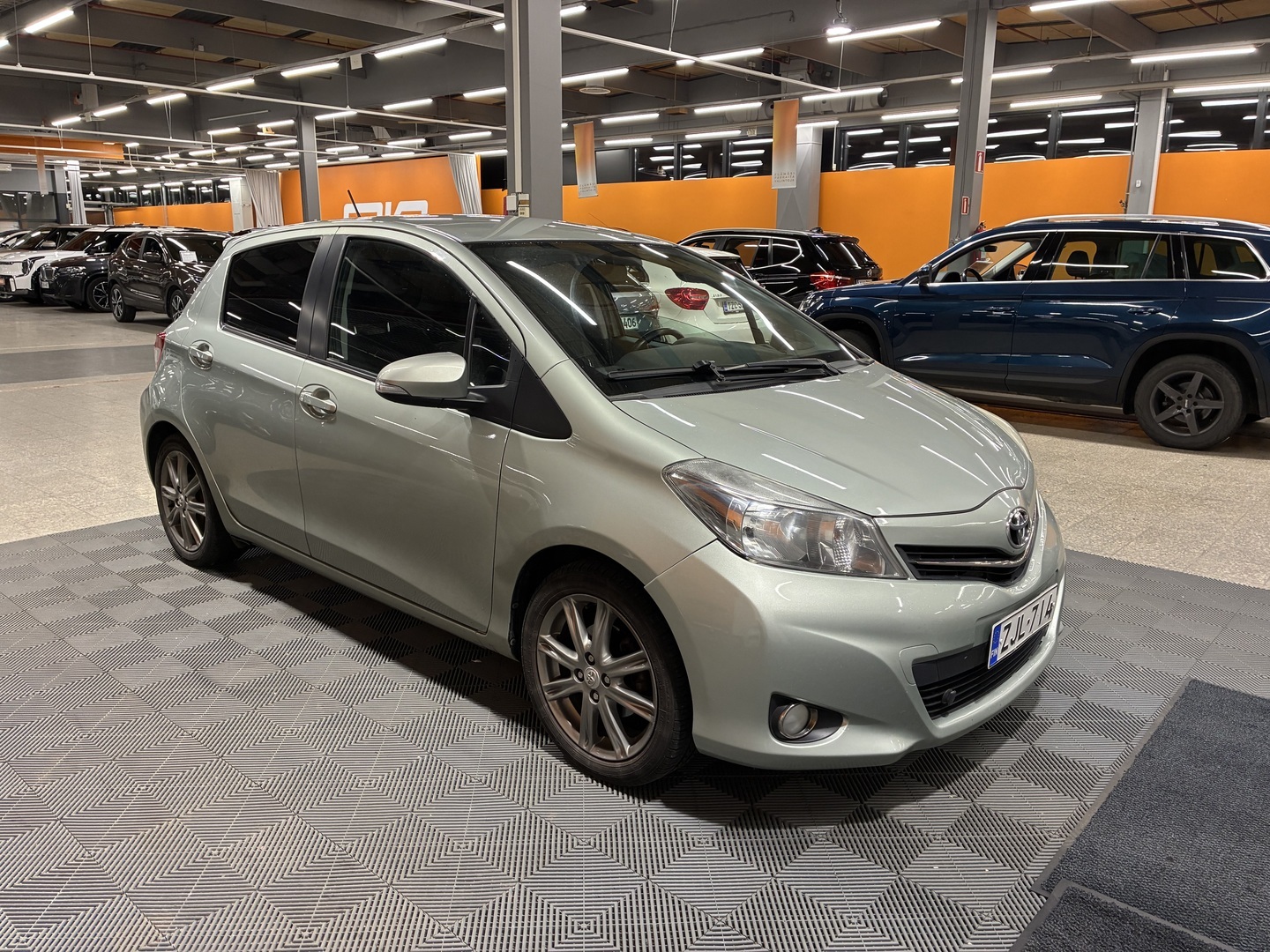 TOYOTA Yaris 2012