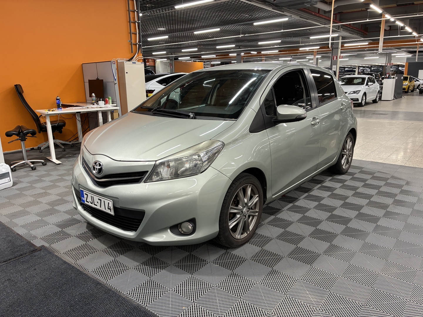 TOYOTA Yaris 2012