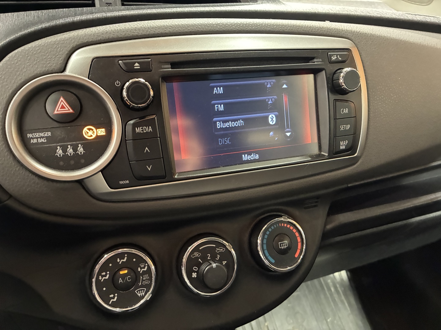 TOYOTA Yaris 2012