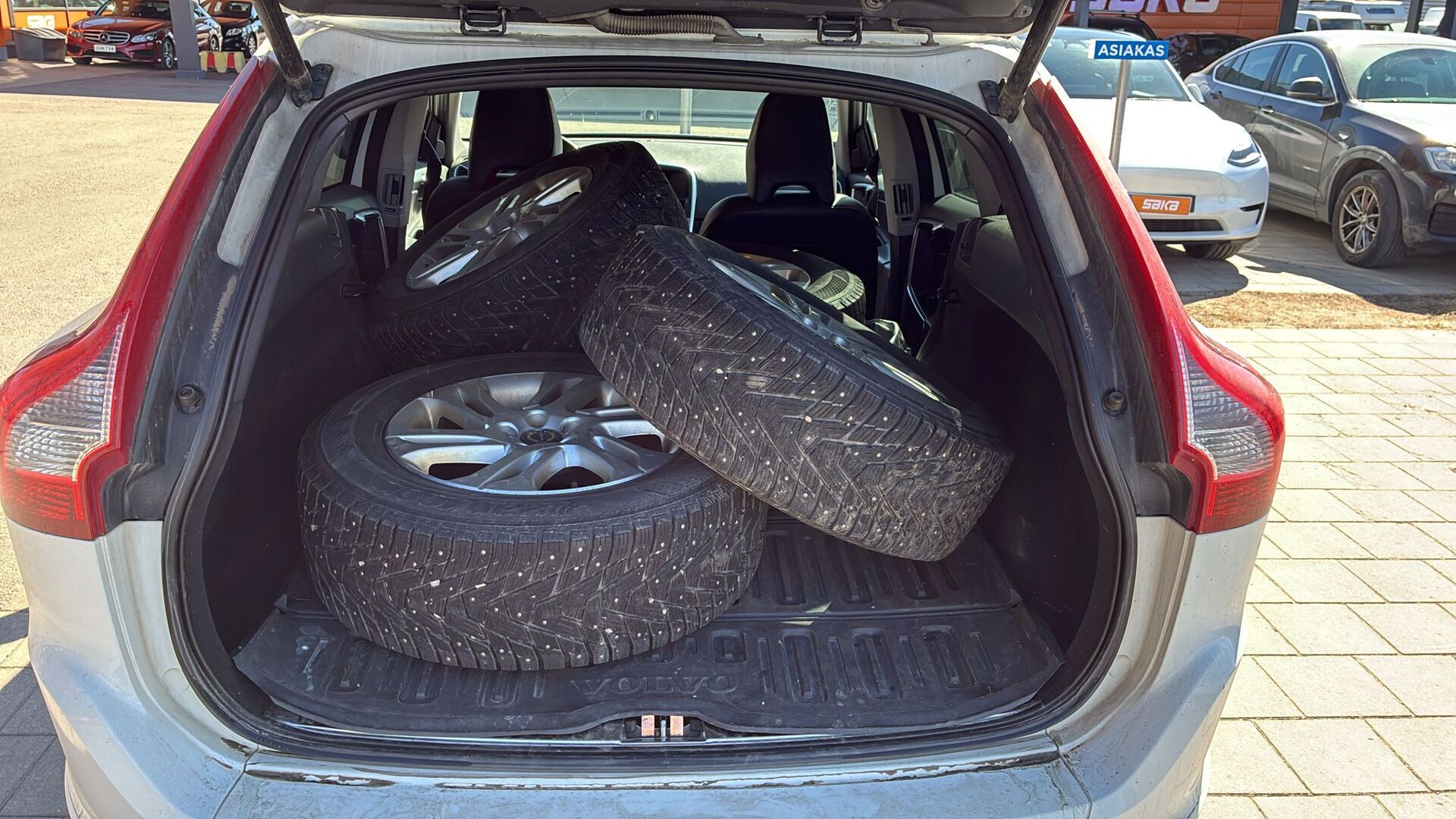 VOLVO XC60 2017