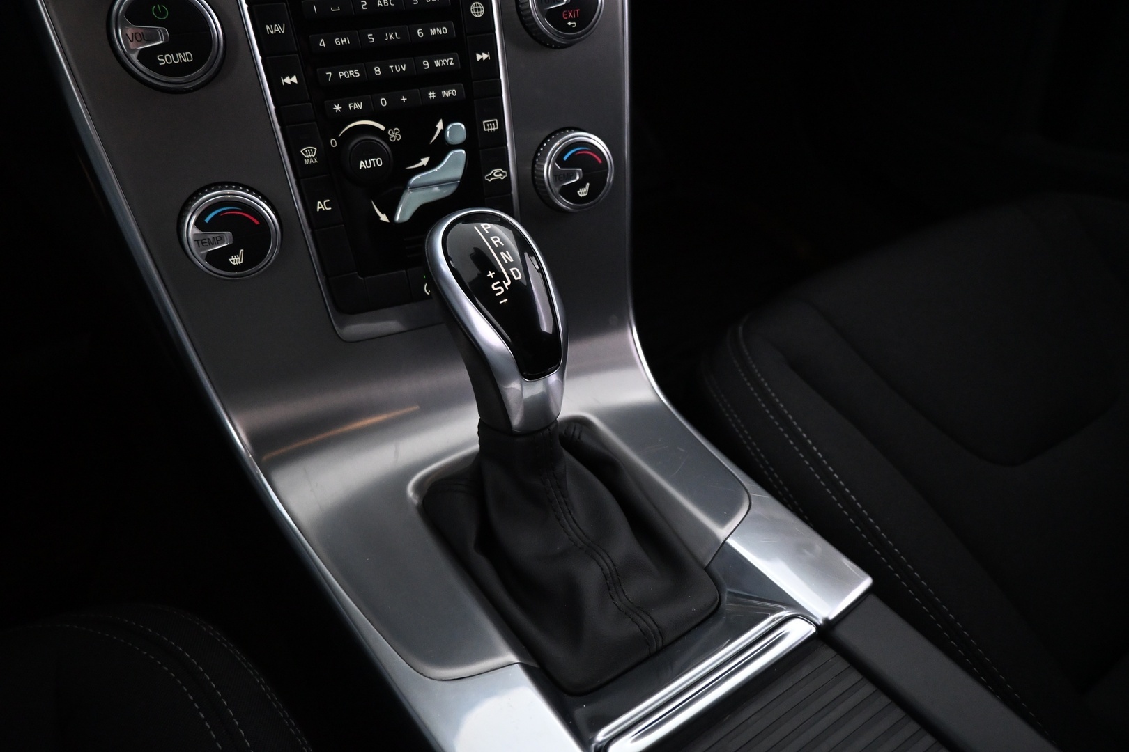 VOLVO V60 Cross Country 2017