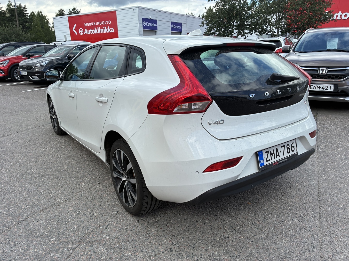 VOLVO V40 2019