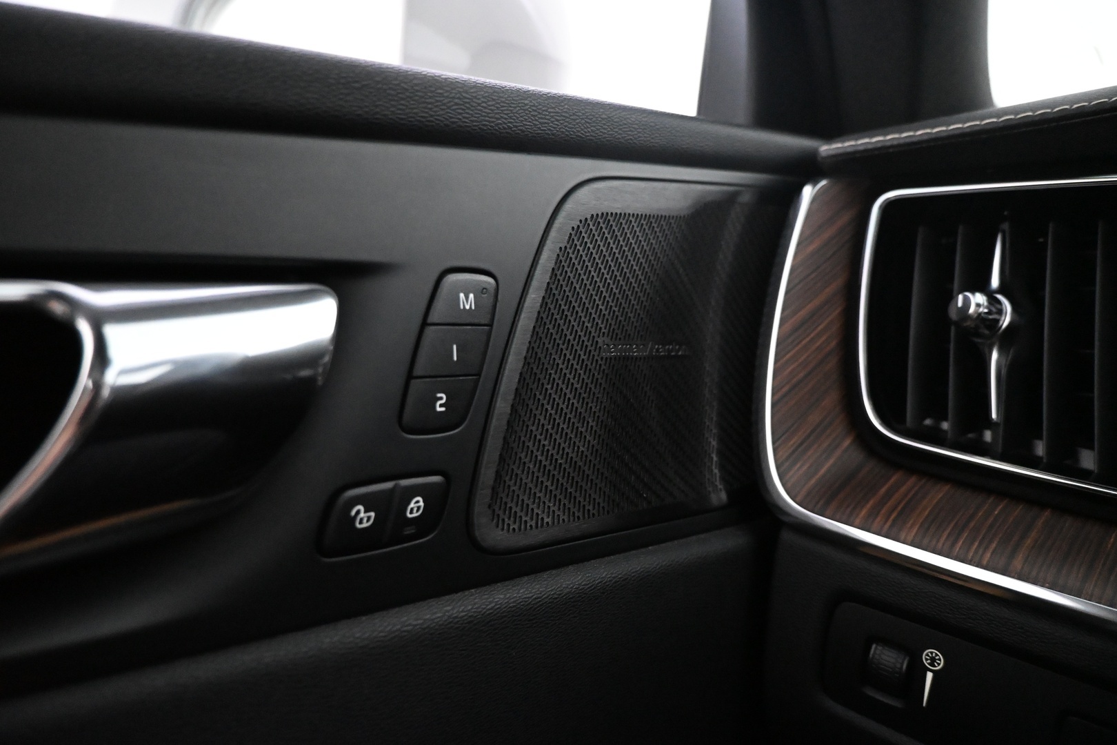 VOLVO XC60 2019