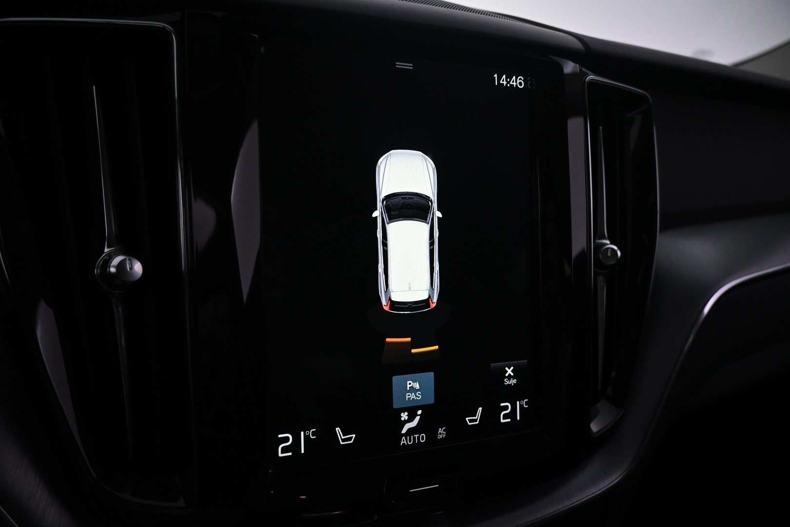 VOLVO XC60 2018