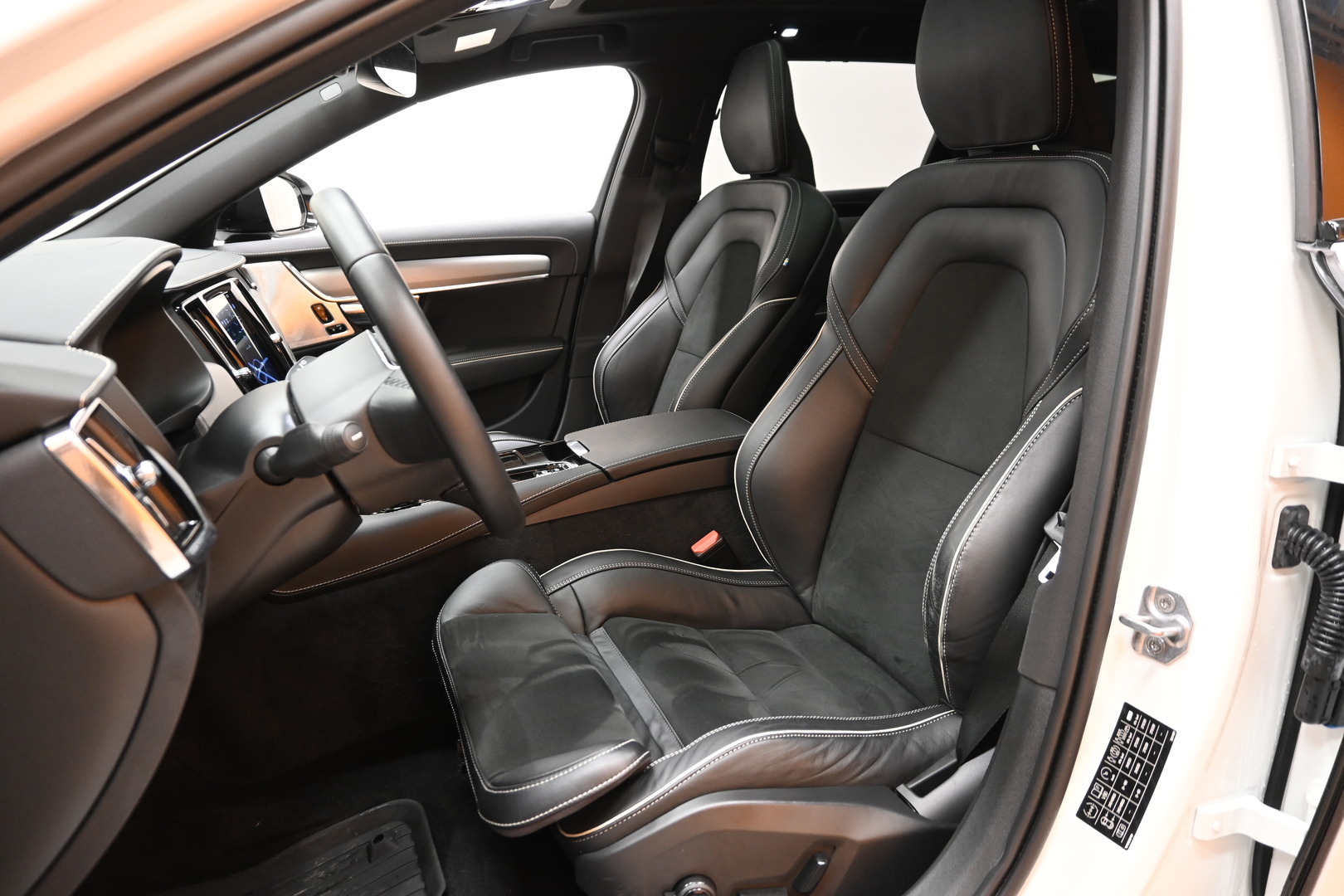 VOLVO V90 2022