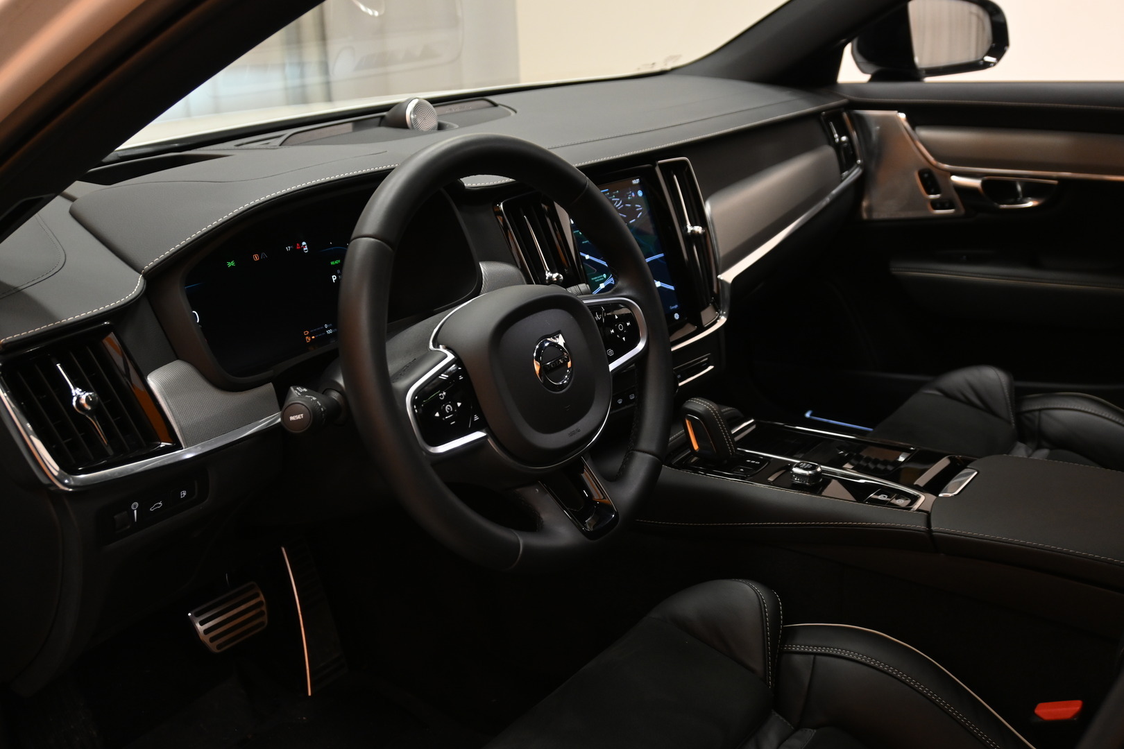 VOLVO V90 2022