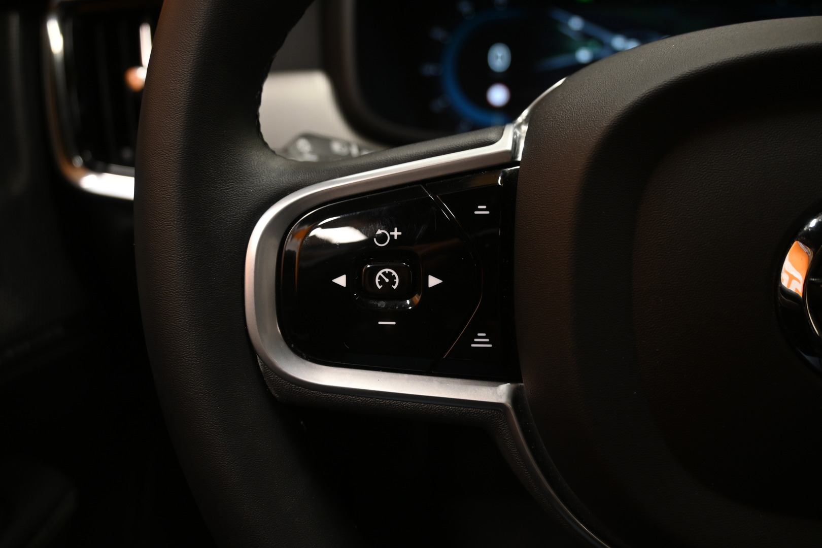 VOLVO V90 2022