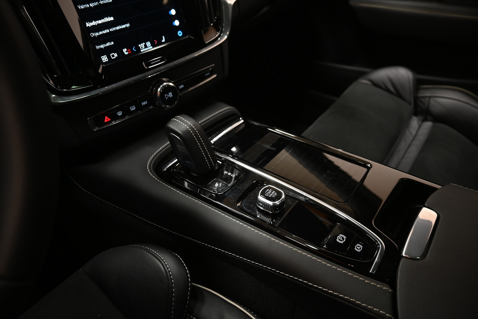 VOLVO V90 2022