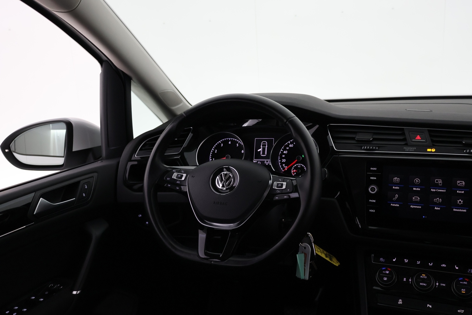 VOLKSWAGEN Touran 2017
