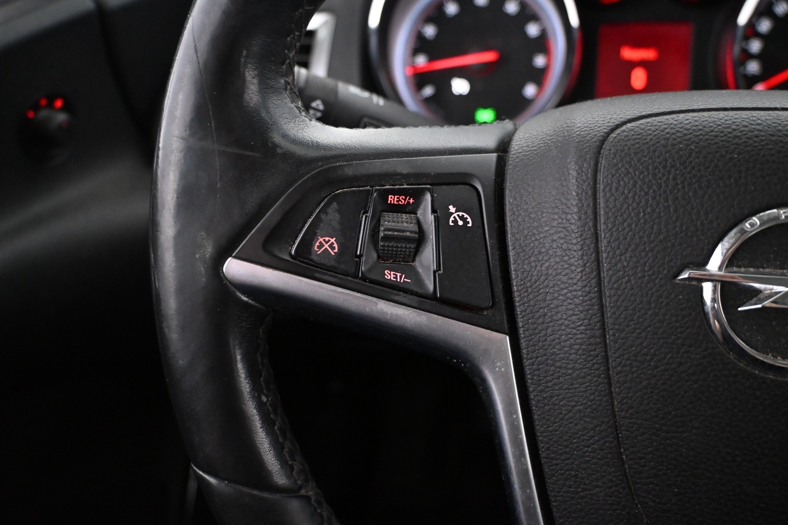 OPEL Astra 2011