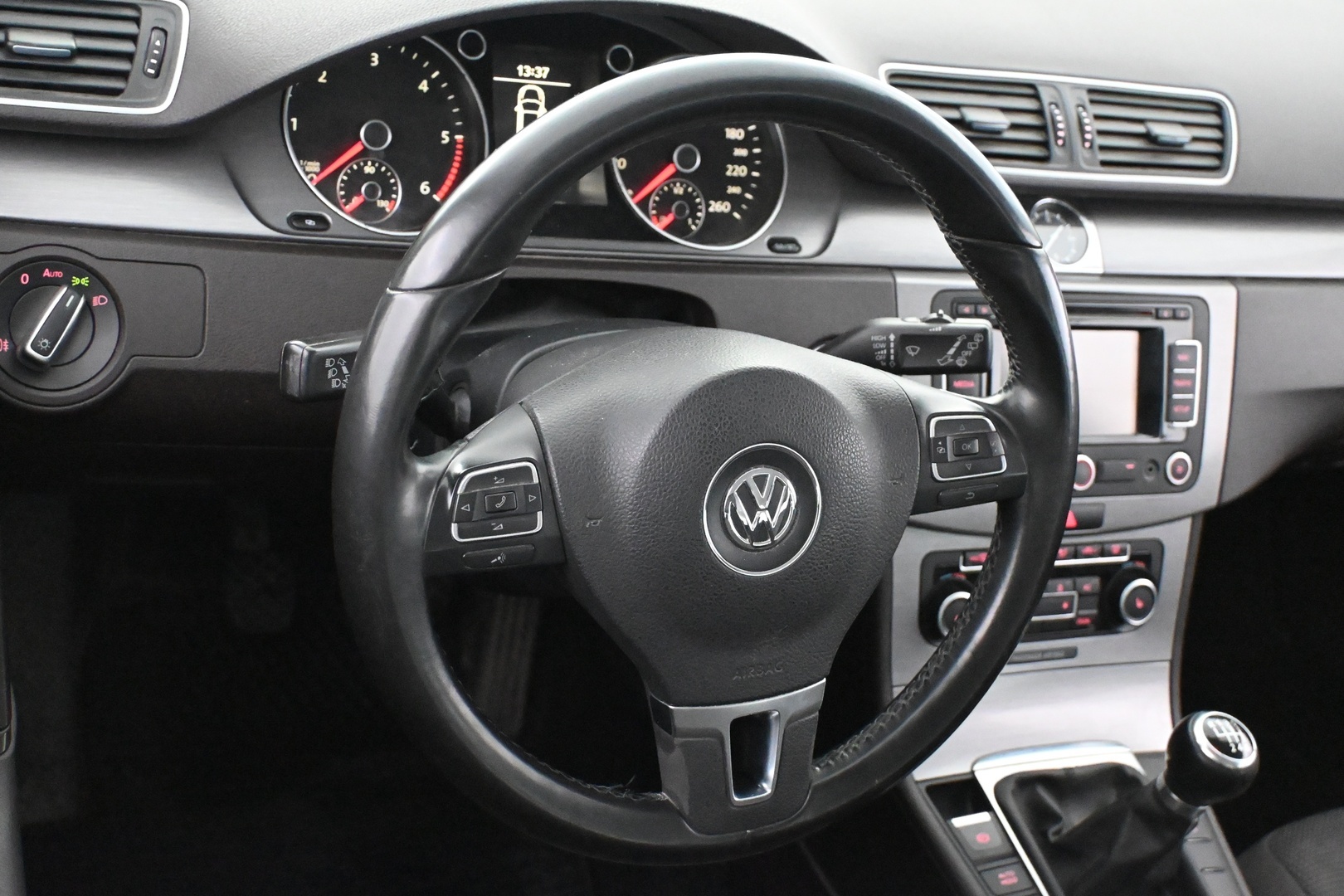VOLKSWAGEN Passat 2011