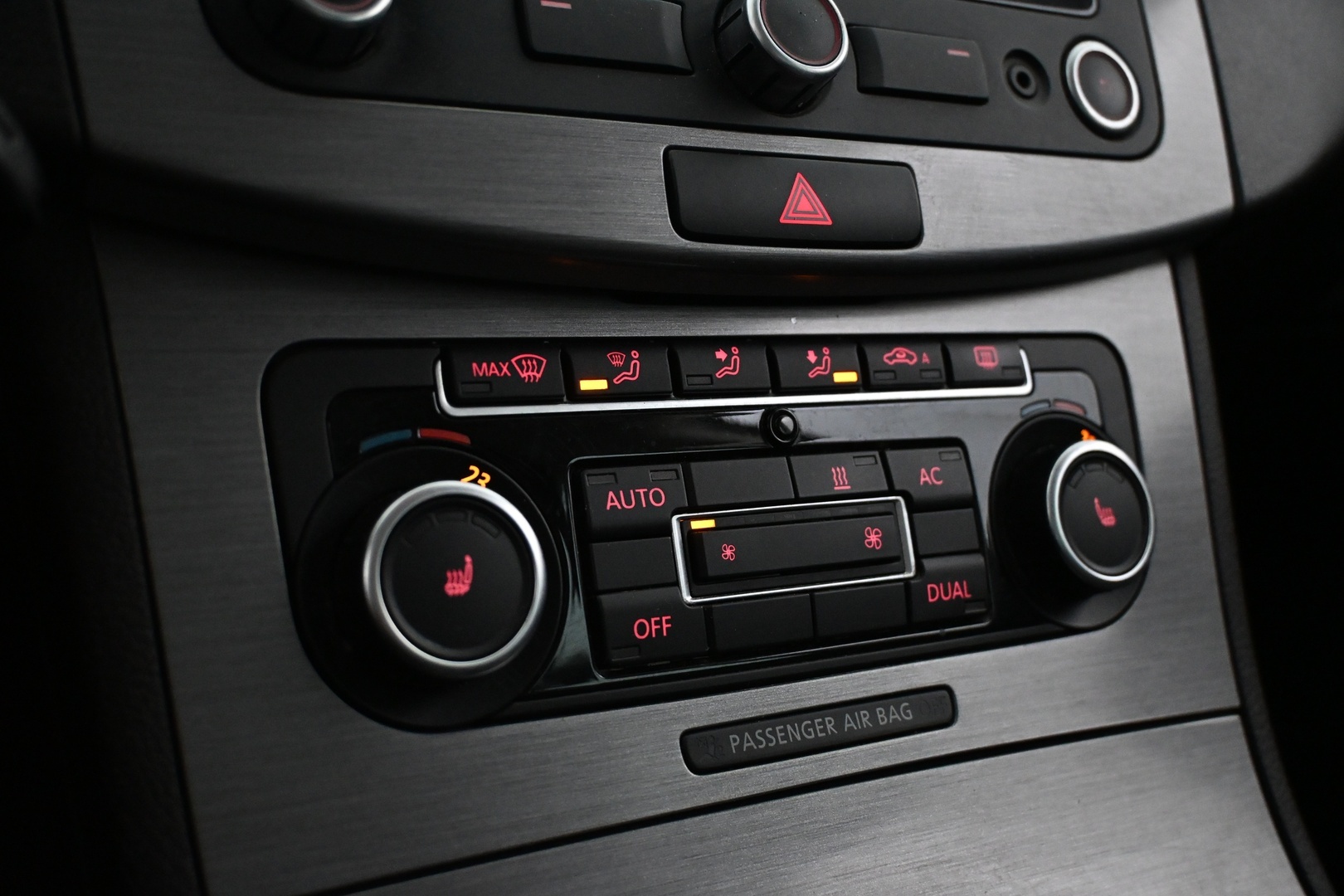 VOLKSWAGEN Passat 2011