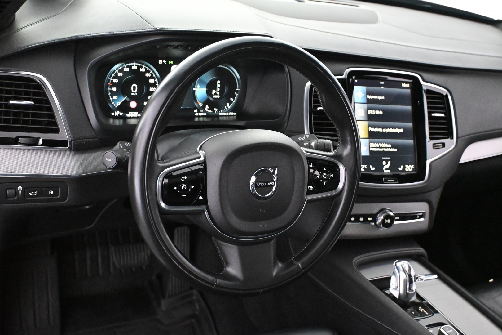 VOLVO XC90 2016