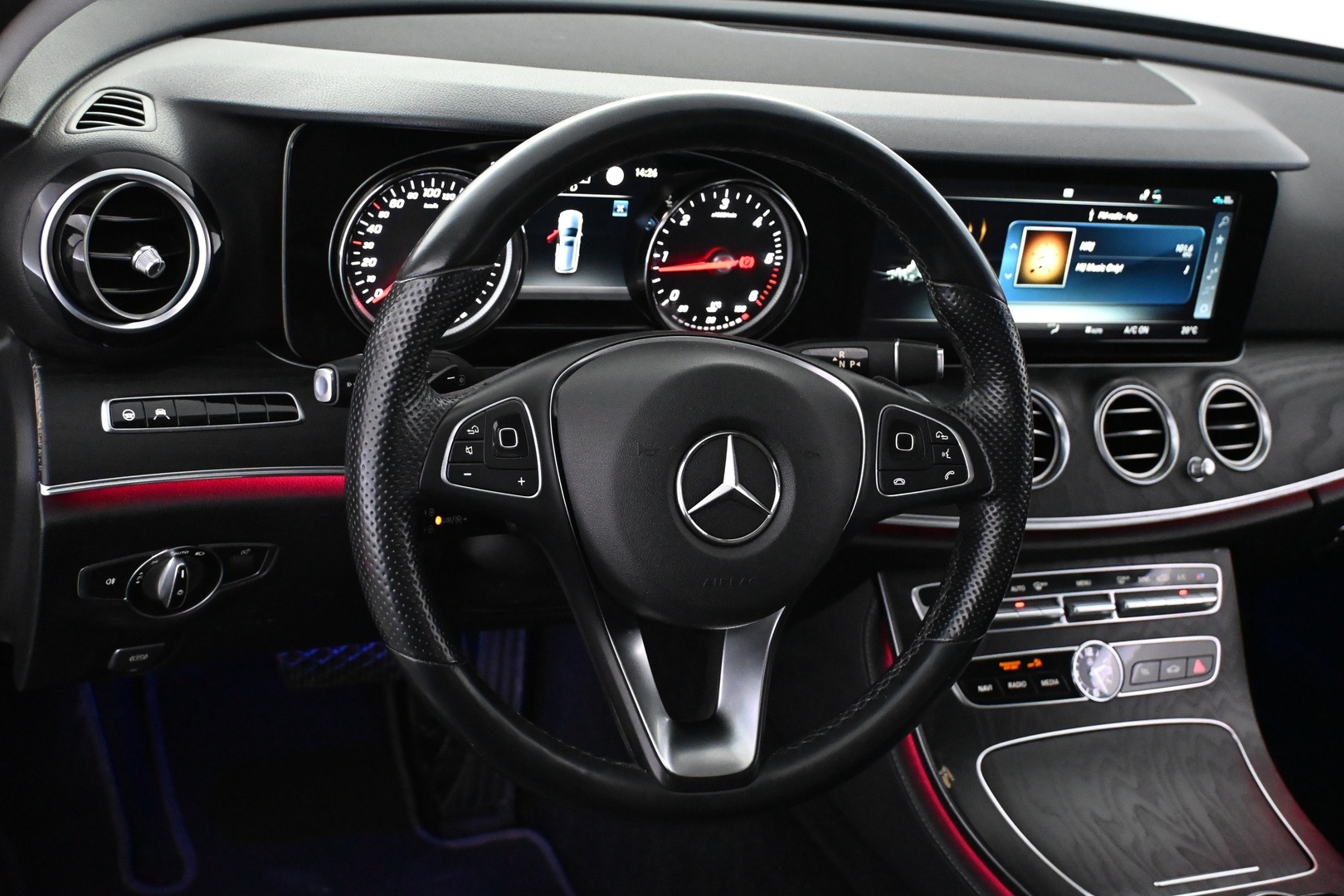 MERCEDES-BENZ E 2018