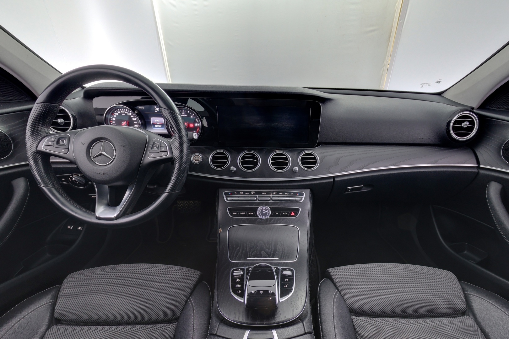 MERCEDES-BENZ E 2018