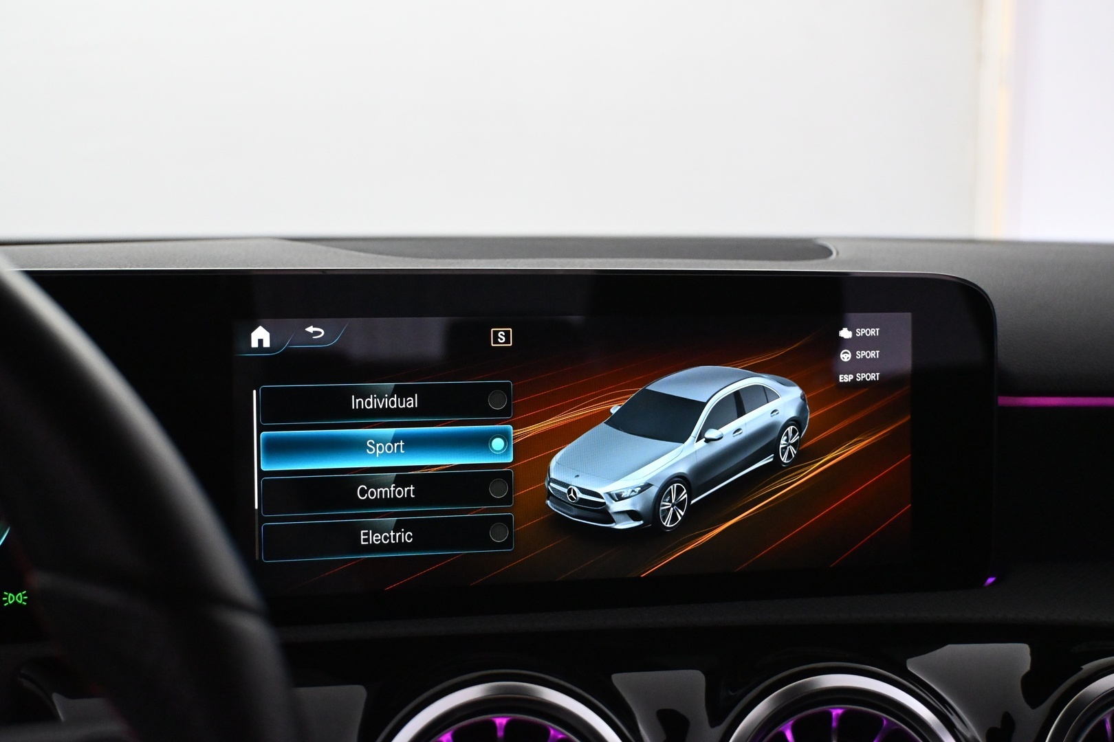 MERCEDES-BENZ A 2022