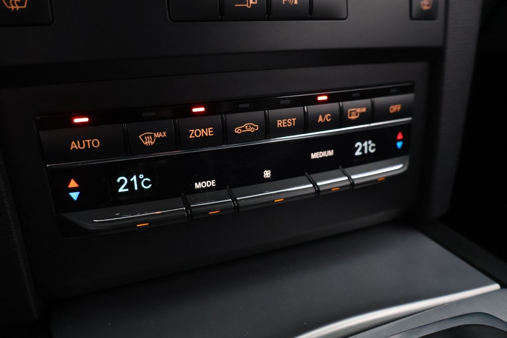 MERCEDES-BENZ E 2010