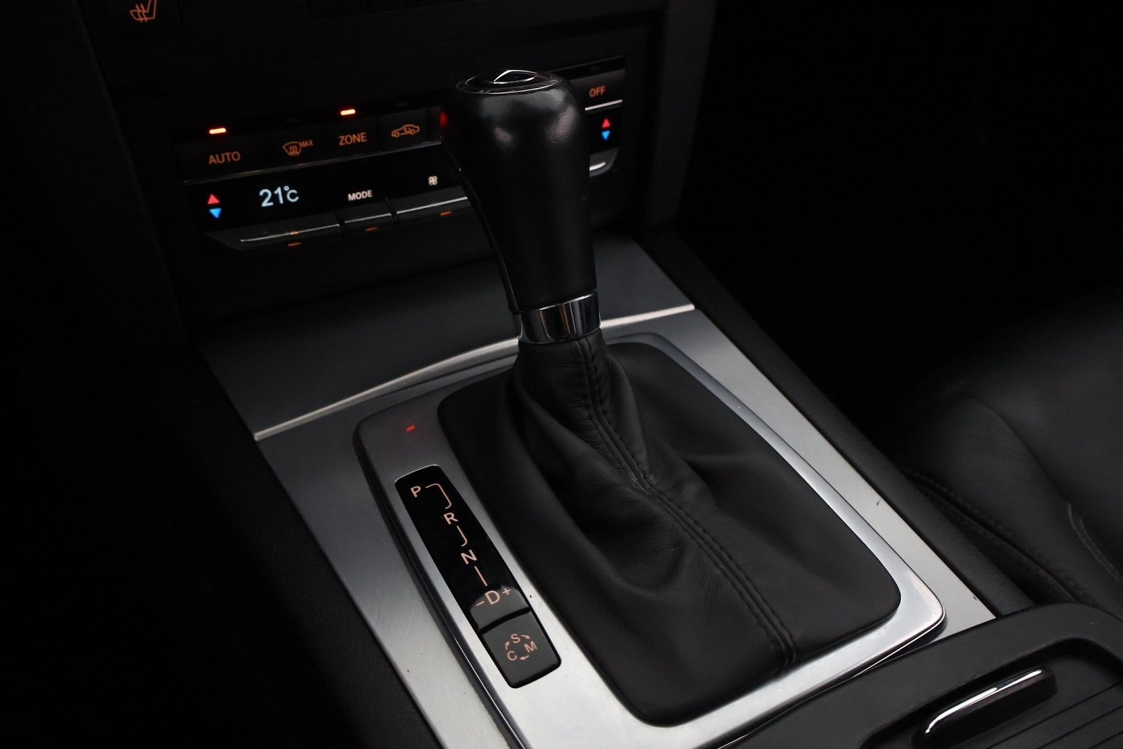 MERCEDES-BENZ E 2010