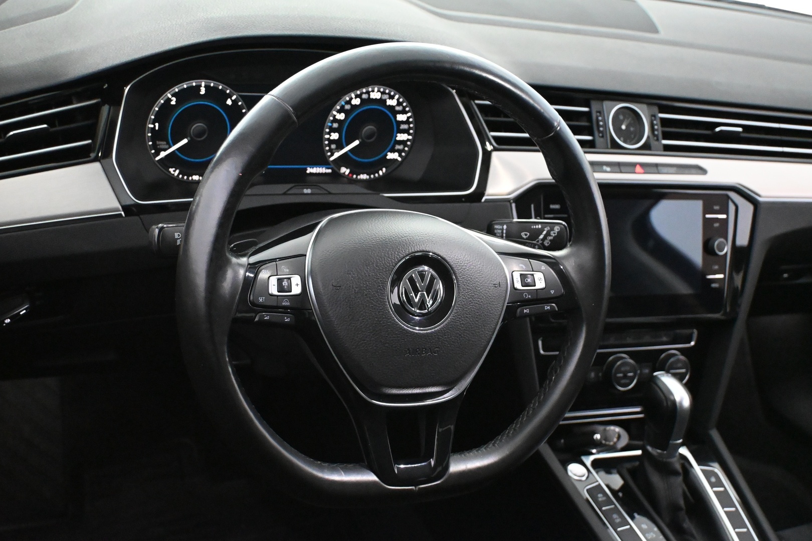 VOLKSWAGEN Passat 2018