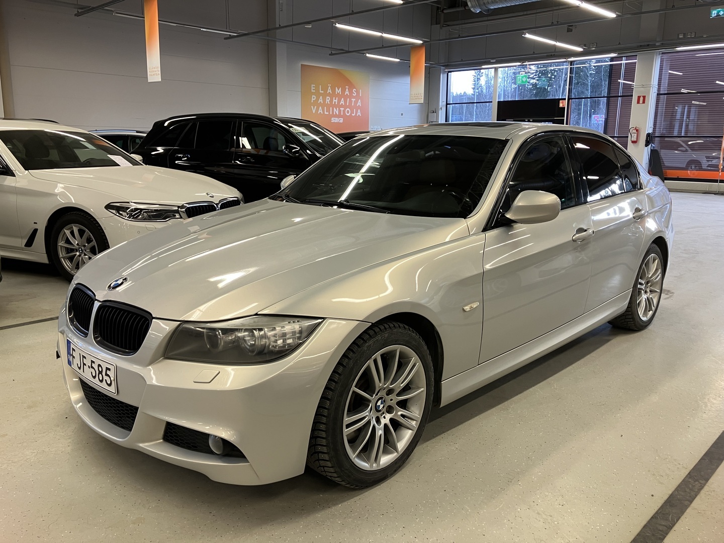 BMW 330 2009