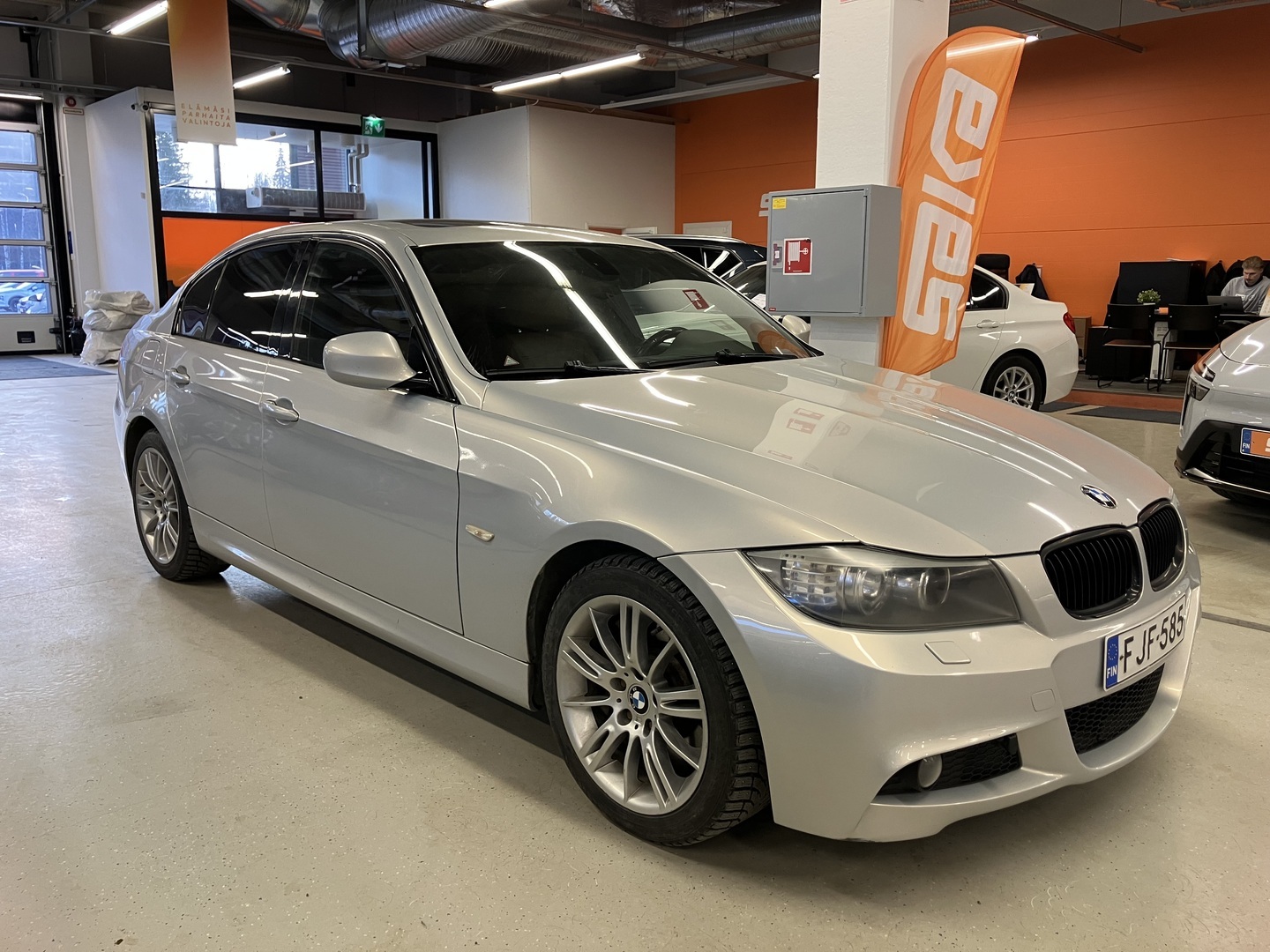 BMW 330 2009