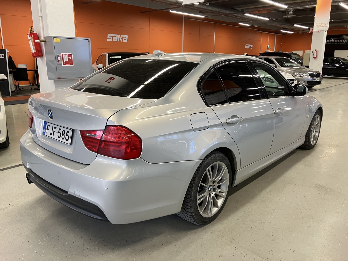 BMW 330 2009