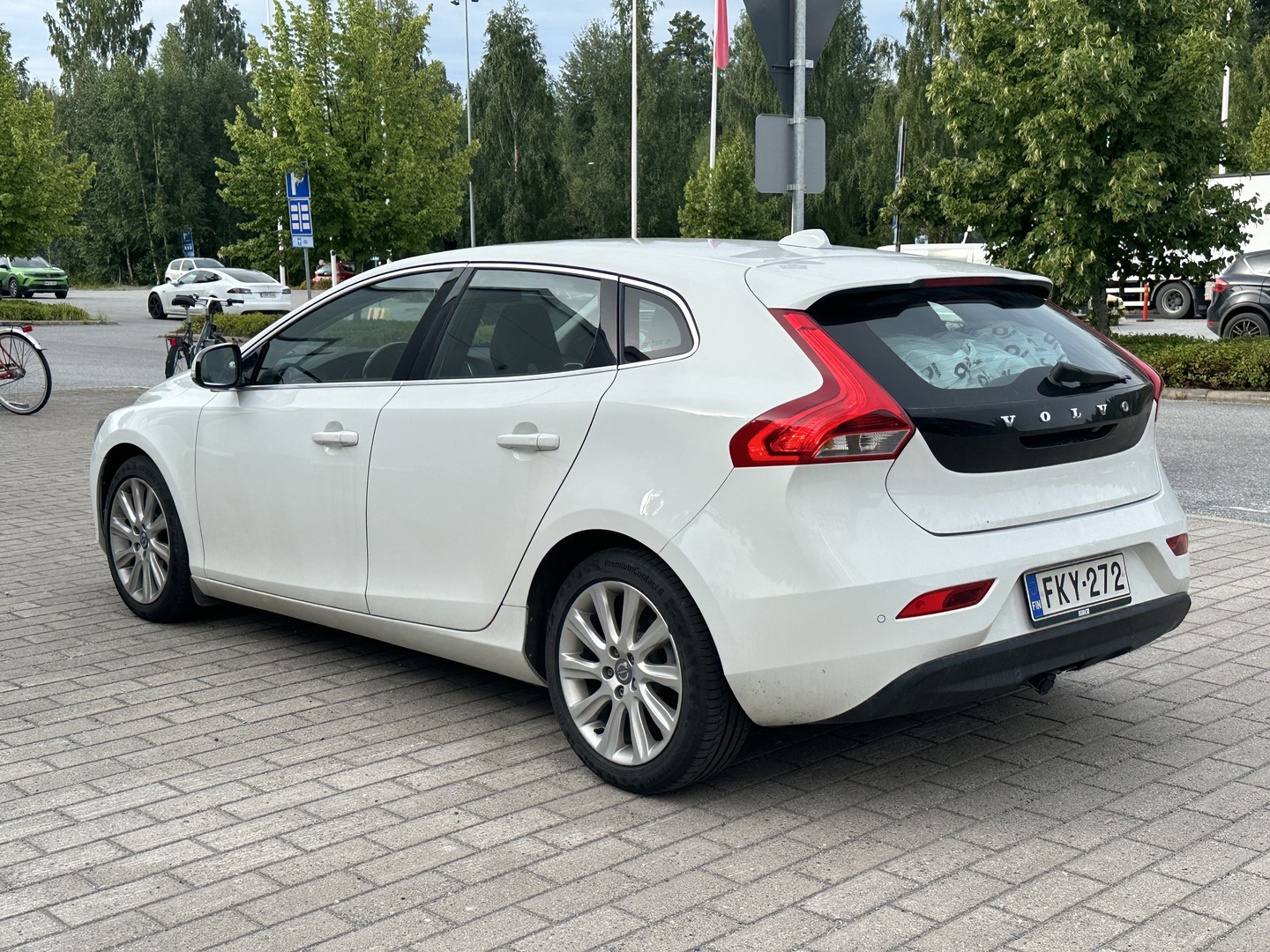 VOLVO V40 2013