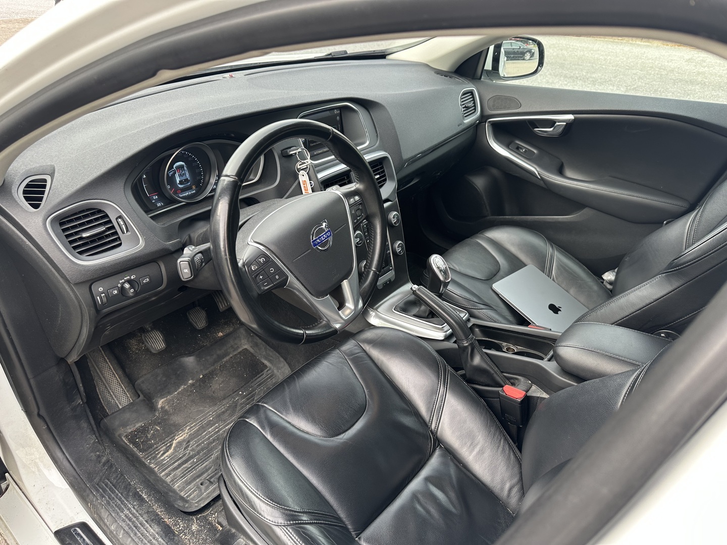 VOLVO V40 2013