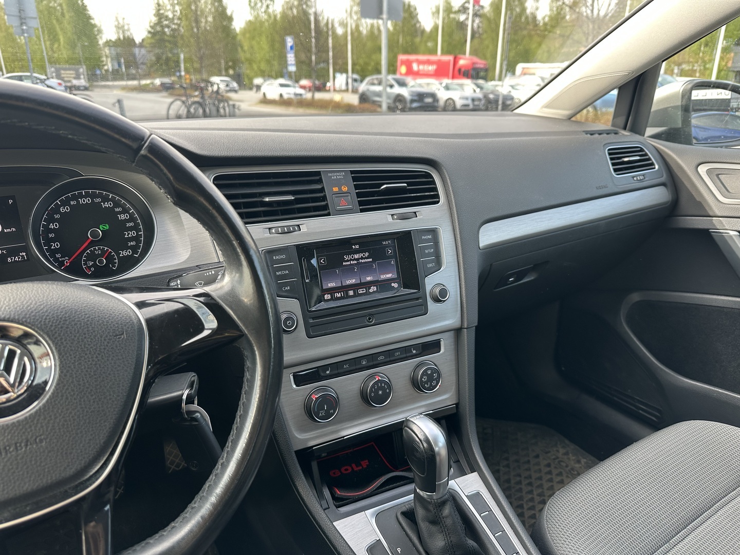 VOLKSWAGEN Golf 2016