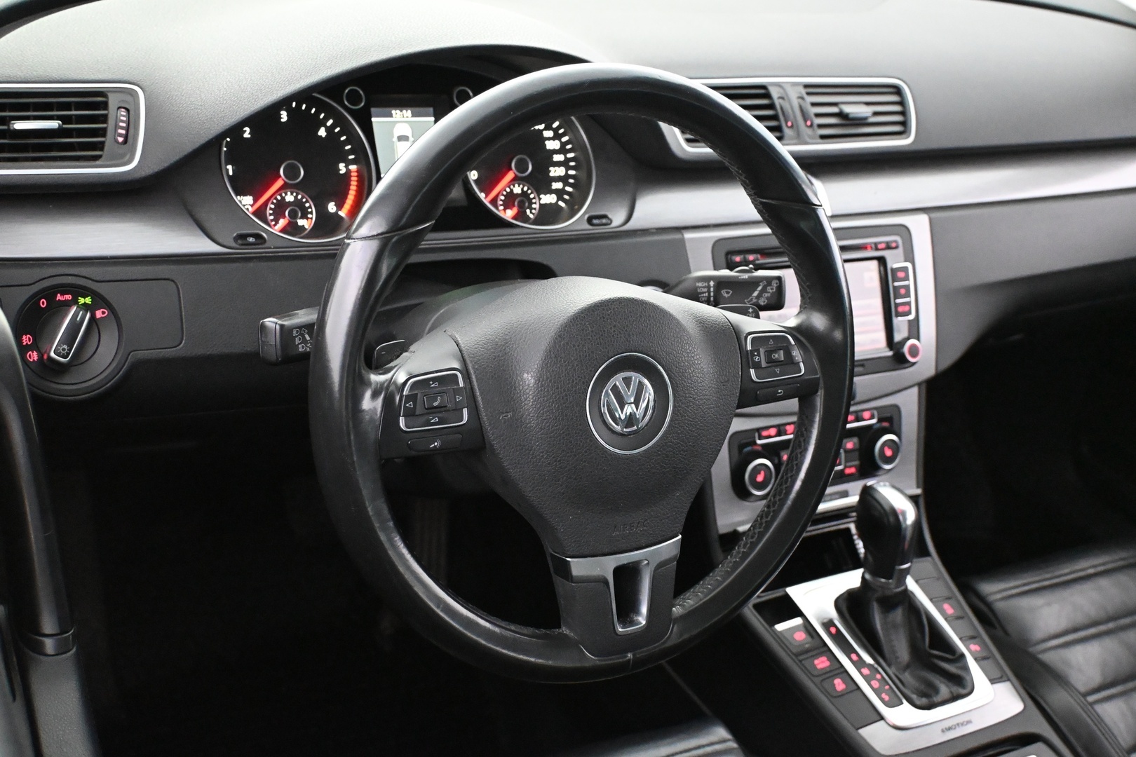 VOLKSWAGEN Passat 2012