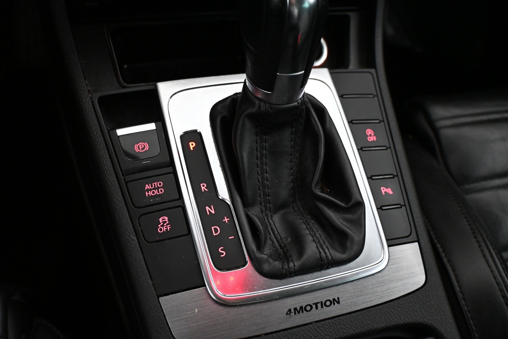 VOLKSWAGEN Passat 2012