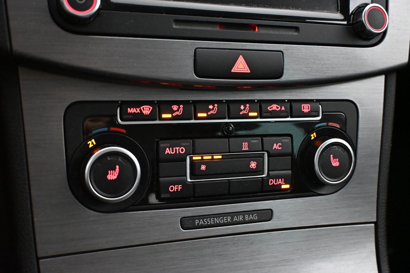 VOLKSWAGEN Passat 2012