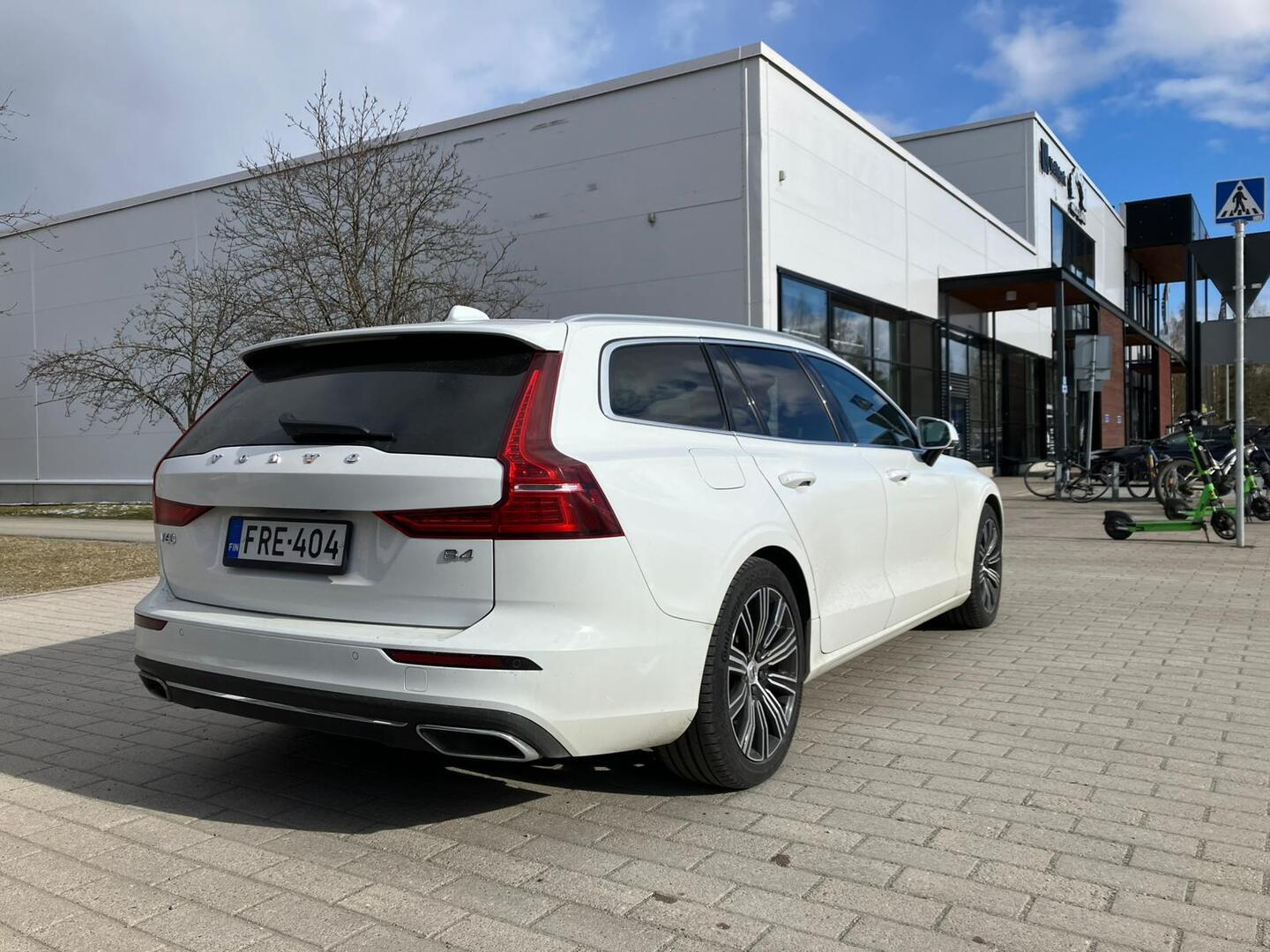 VOLVO V60 2021