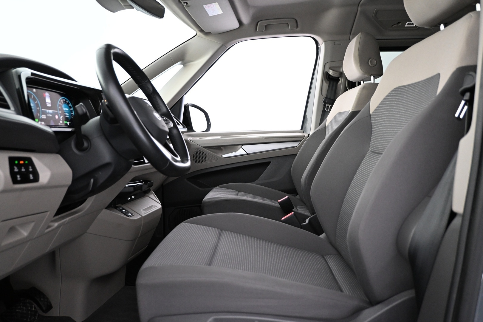 VOLKSWAGEN Multivan 2023