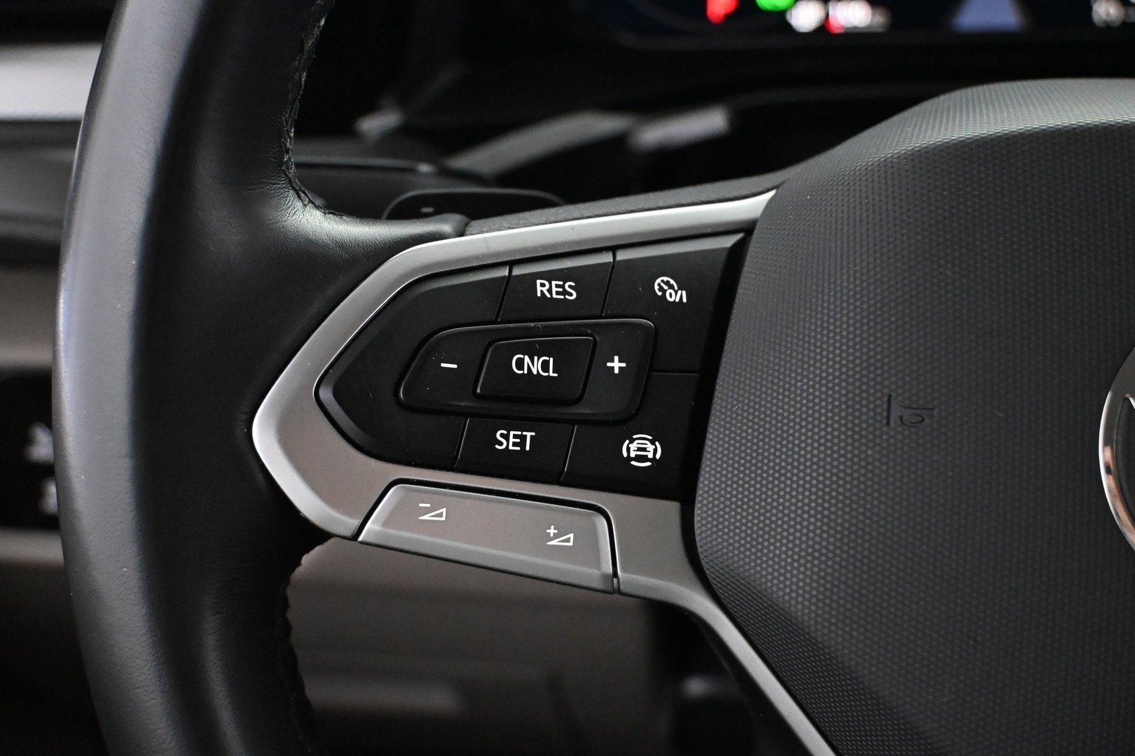 VOLKSWAGEN Multivan 2023