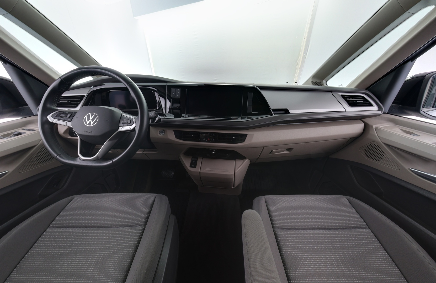 VOLKSWAGEN Multivan 2023