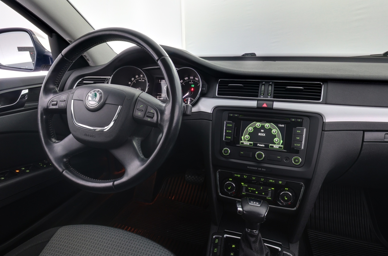SKODA Superb 2012