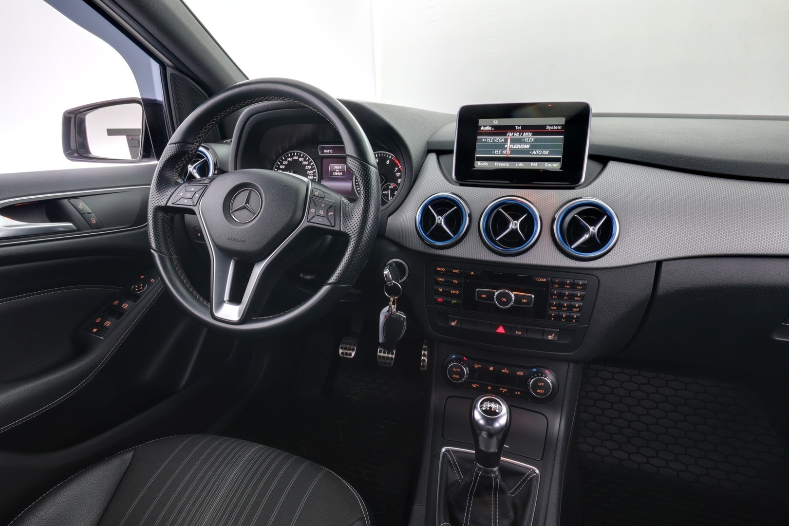 MERCEDES-BENZ B 2015