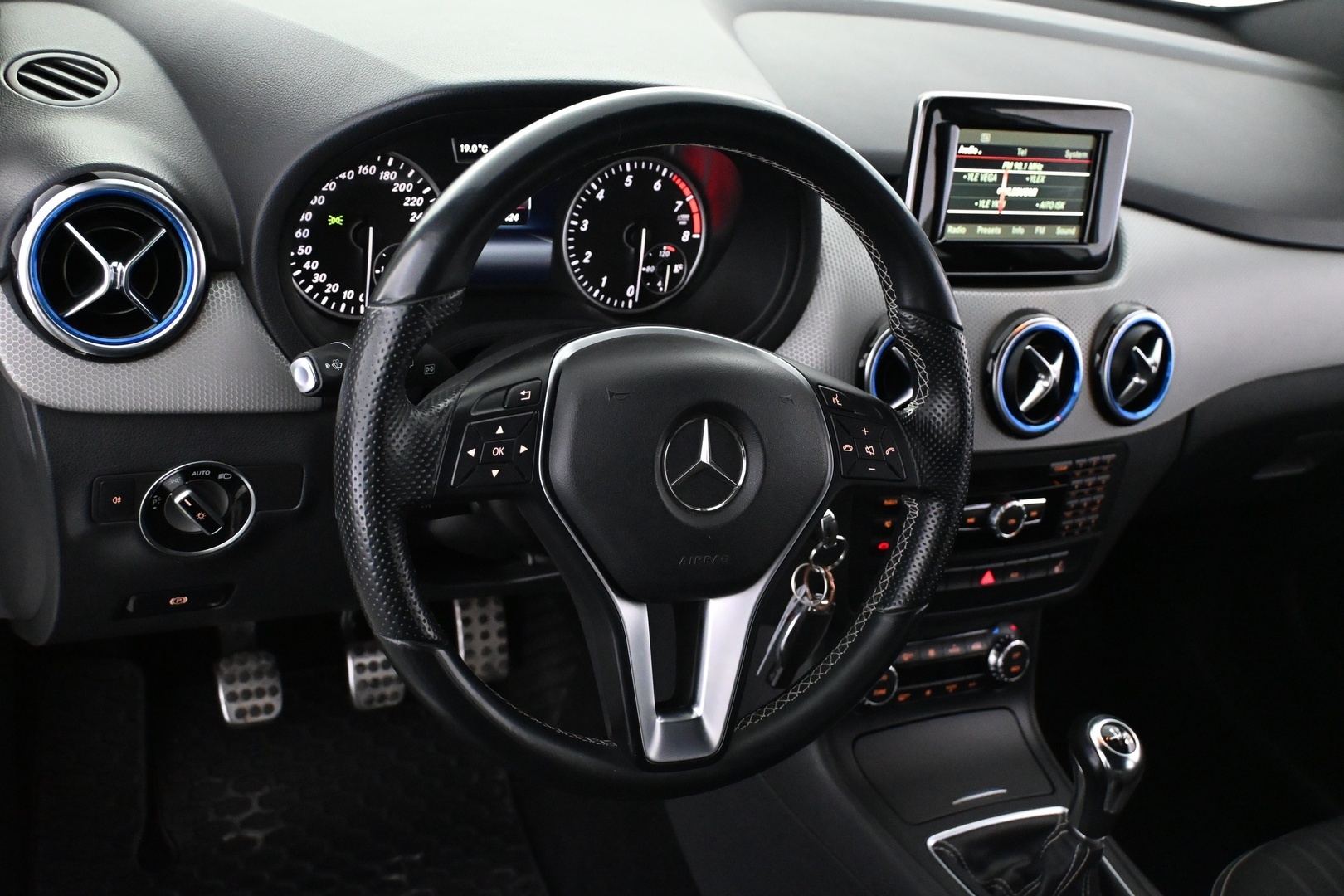 MERCEDES-BENZ B 2015