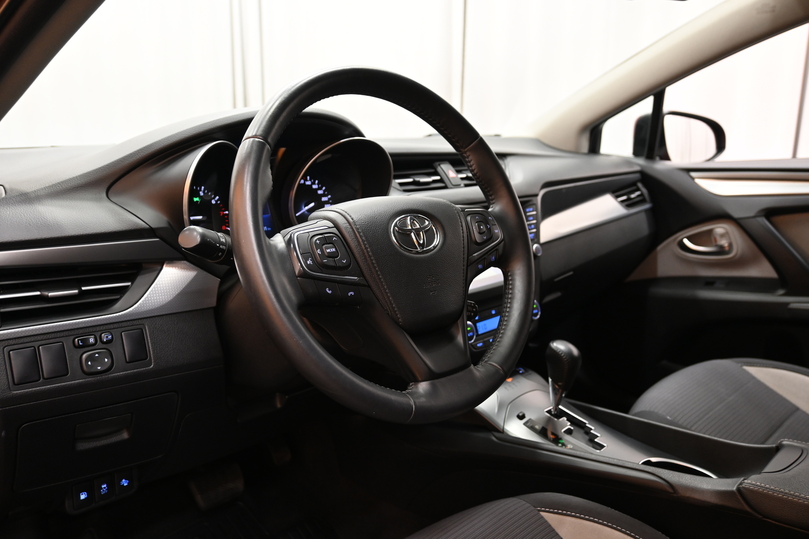 TOYOTA Avensis 2018
