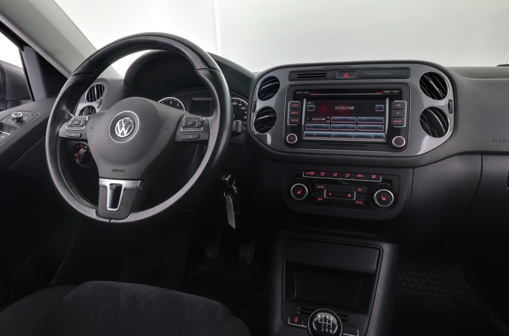 VOLKSWAGEN Tiguan 2012