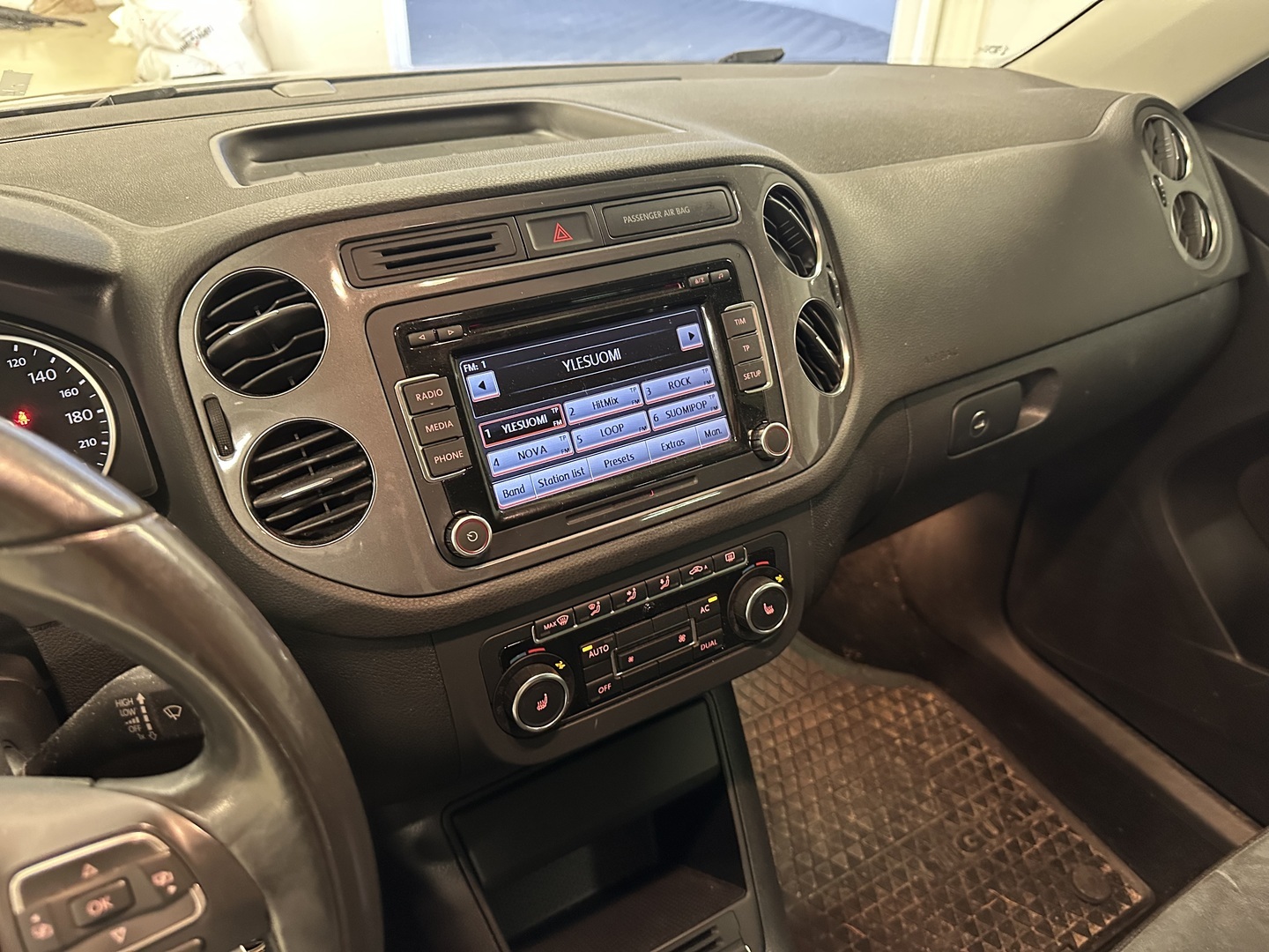 VOLKSWAGEN Tiguan 2012